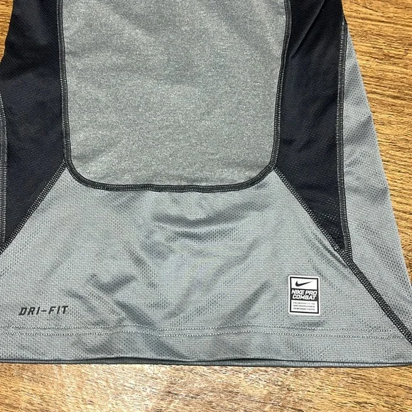 Nike Pro Combat Men’s Gray and Black Sleeveless Top - Picture 4 of 5